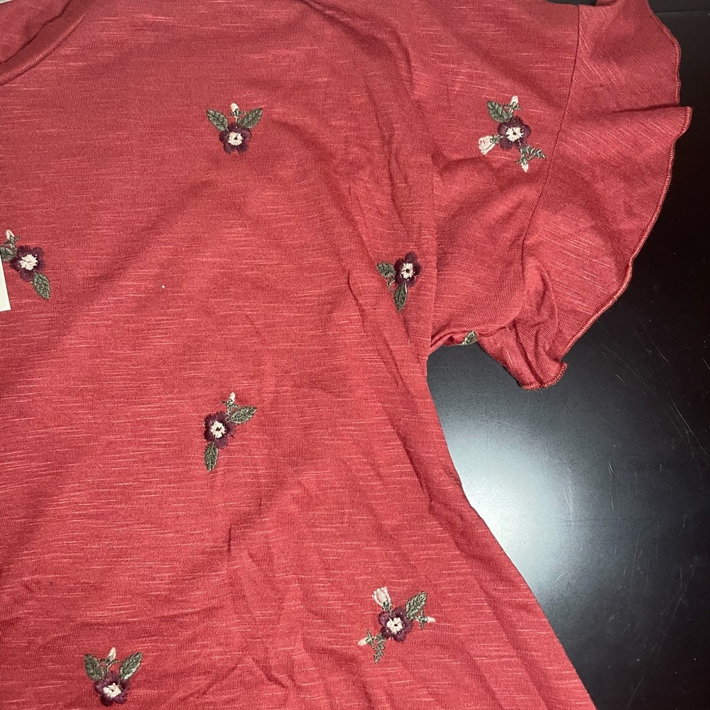 Francesca’s Floral Blouse - Picture 6 of 10